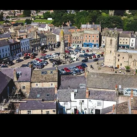 The Castle Tavern Richmond Inn *